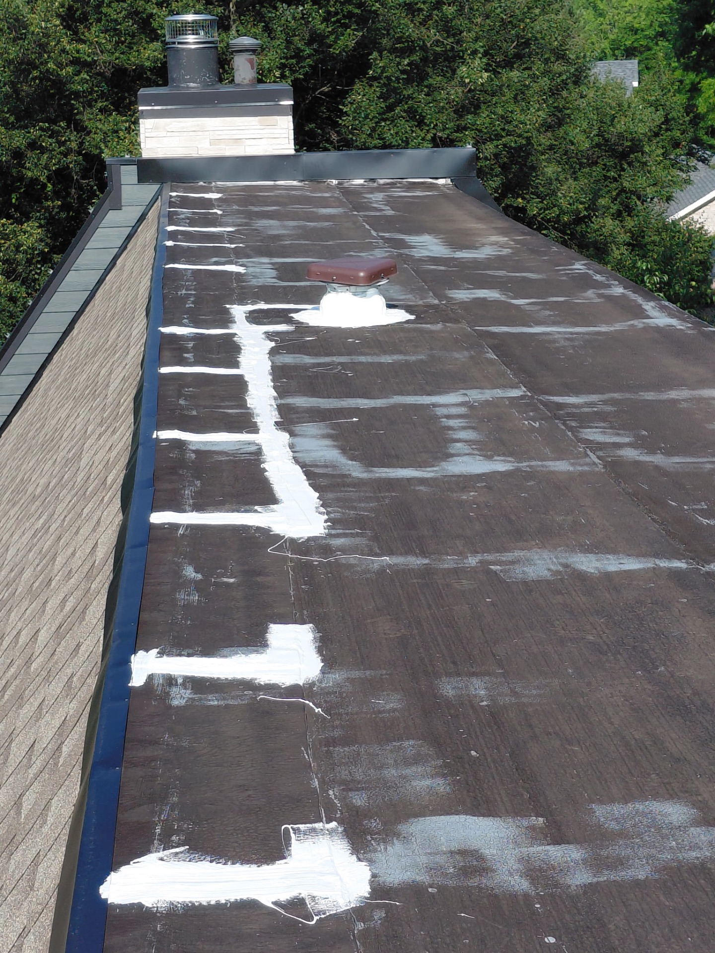Weathered flat roof before silicone coating was applied